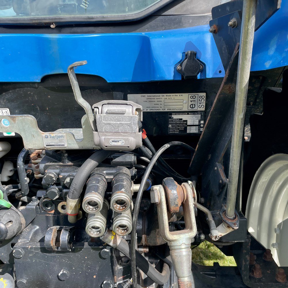 NEW HOLLAND TS100A 61 new holland ts100a – 101 ch – 2005 – 4t5 – 6 701 h – chargeur frontal