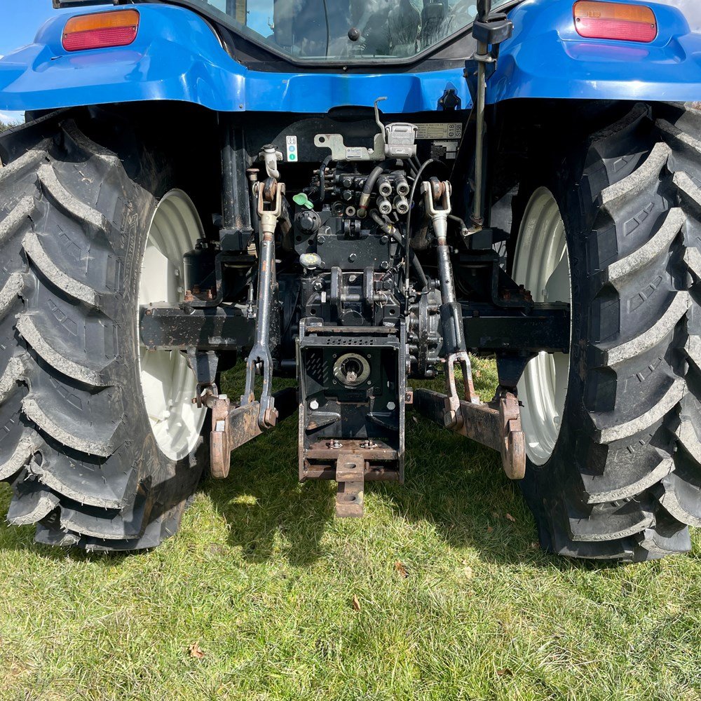 NEW HOLLAND TS100A 7 new holland ts100a – 101 ch – 2005 – 4t5 – 6 701 h – chargeur frontal