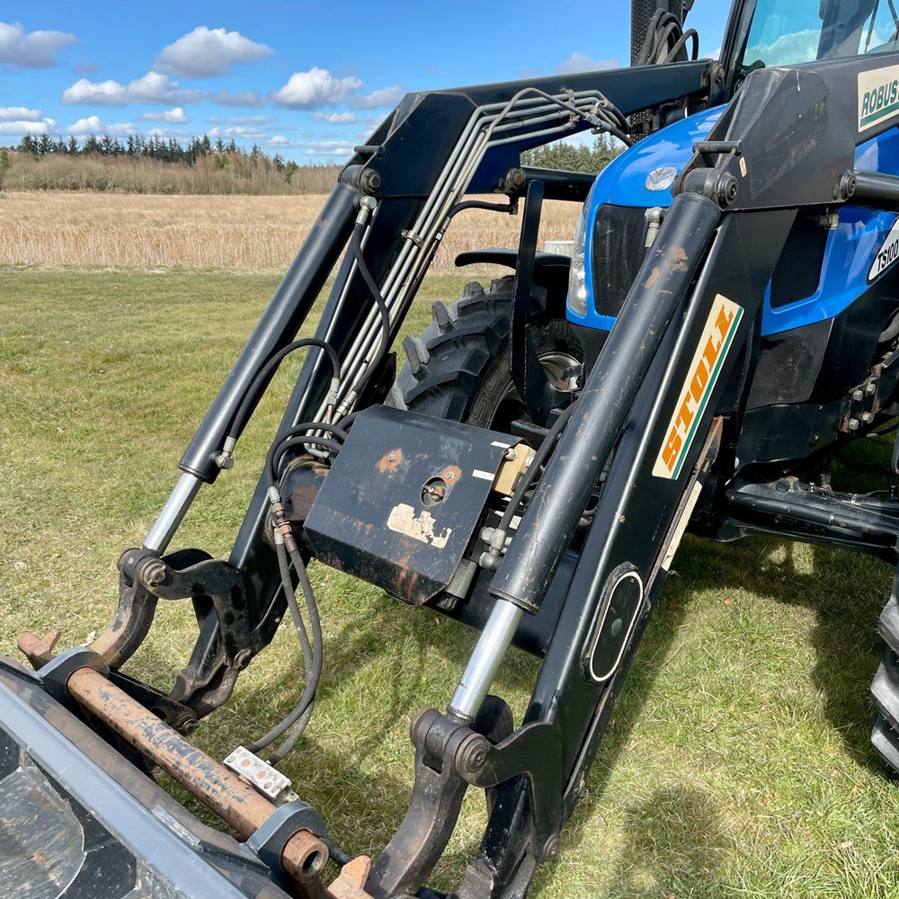 NEW HOLLAND TS100A 8 new holland ts100a – 101 ch – 2005 – 4t5 – 6 701 h – chargeur frontal