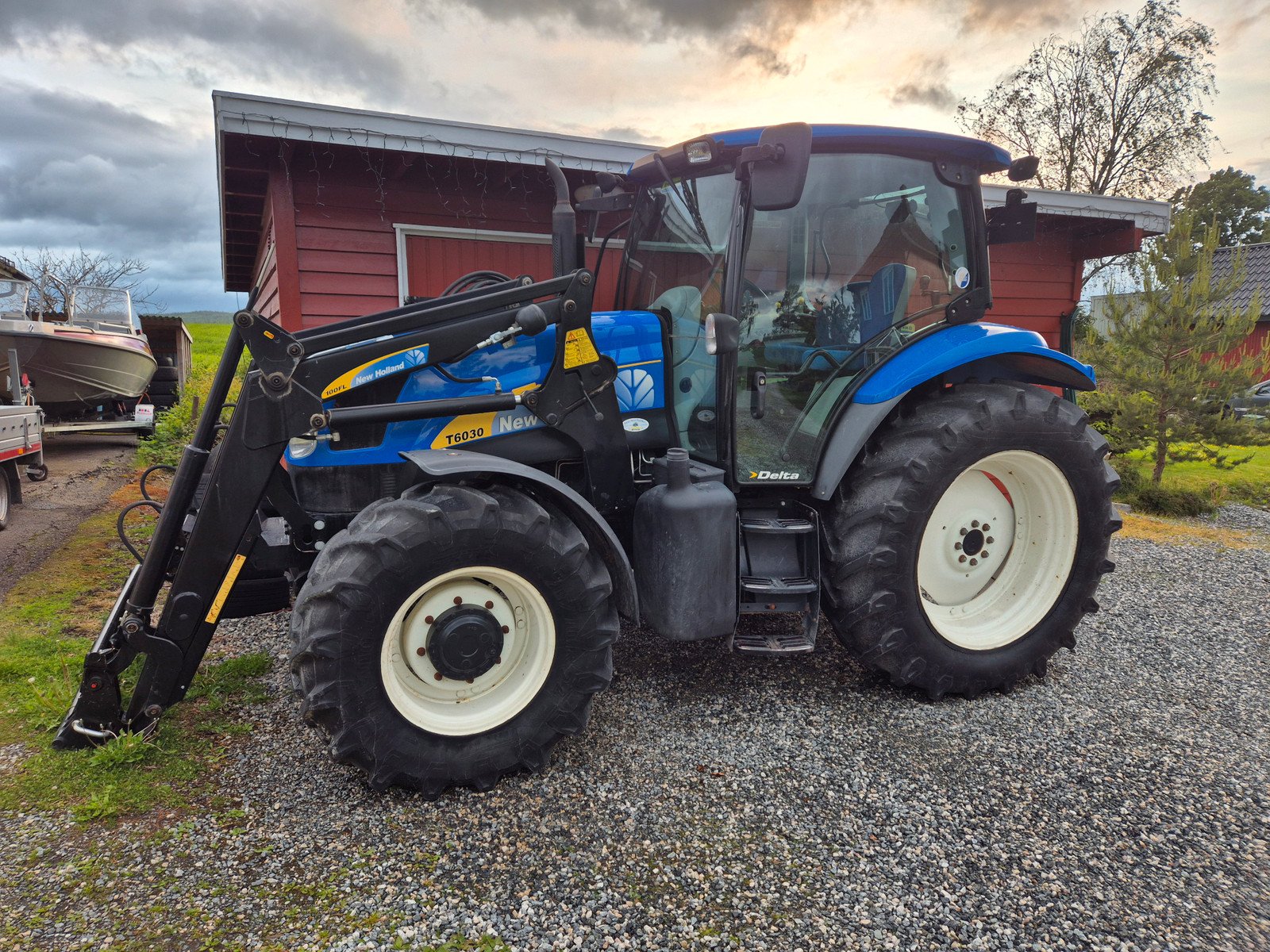 New Holland 6030 1 new holland 6030 117 ch 3 258 h 2008