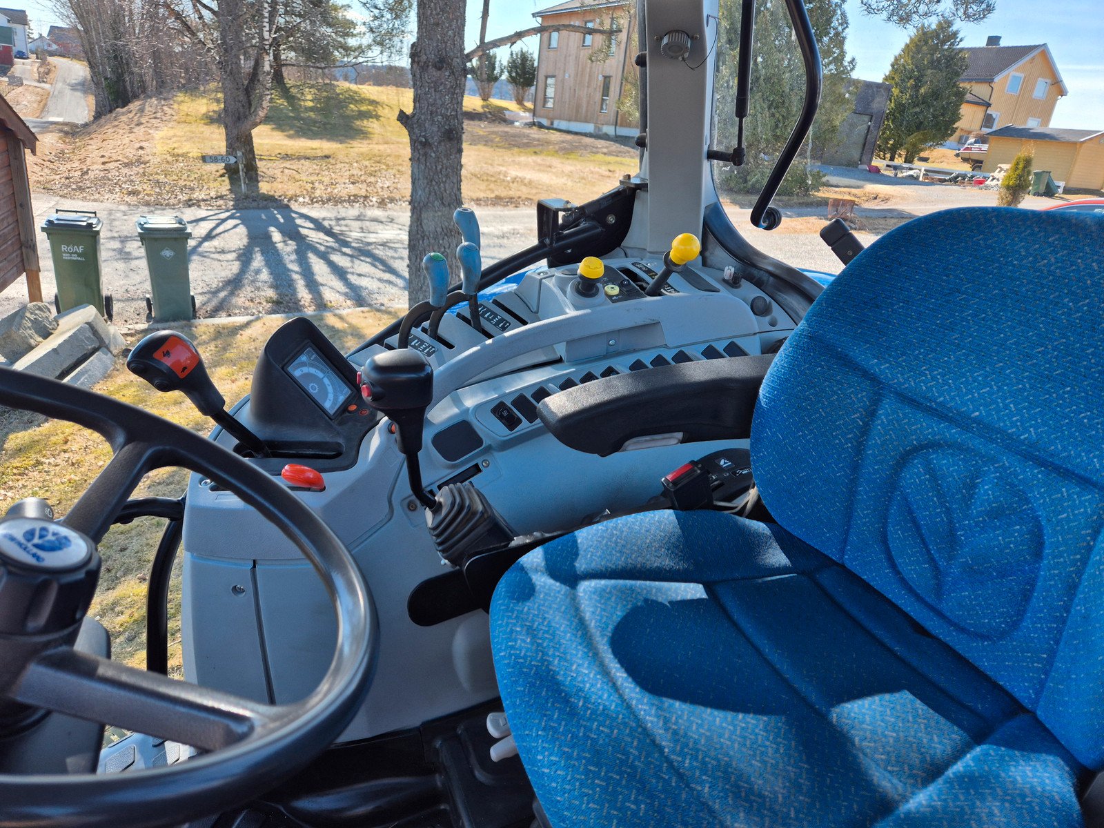 New Holland 6030 17 new holland 6030 117 ch 3 258 h 2008