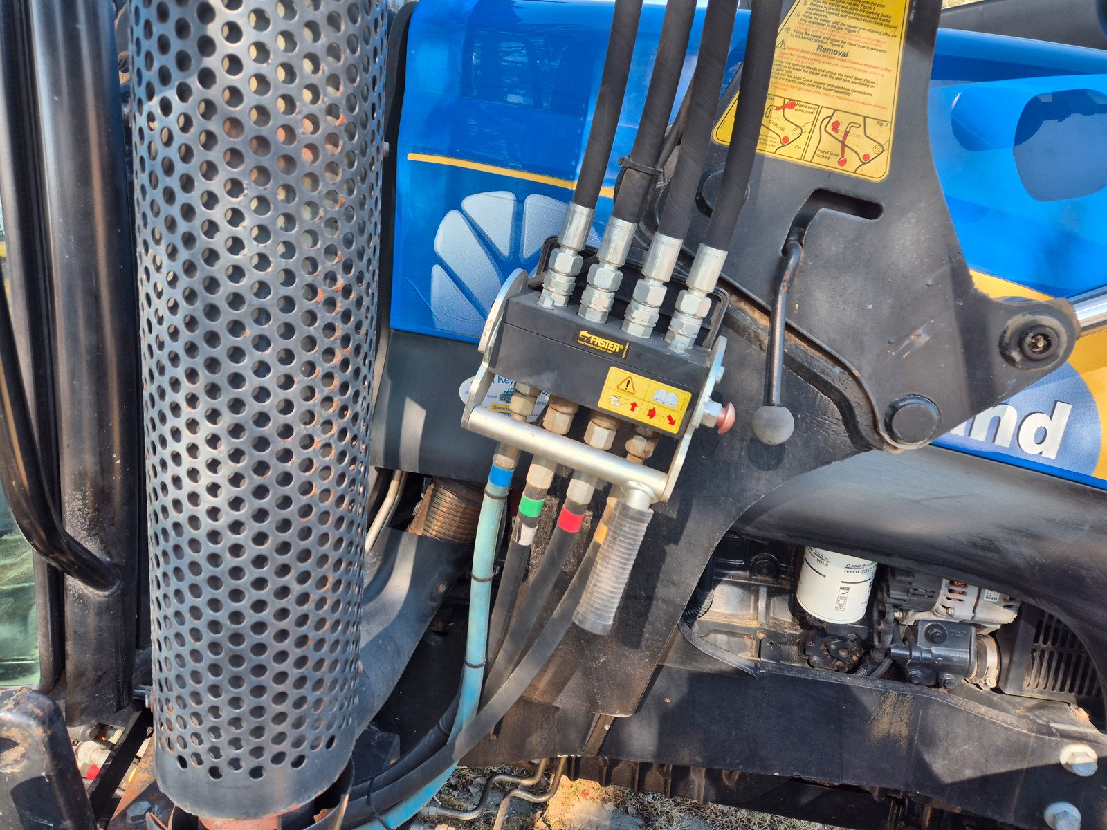 New Holland 6030 18 new holland 6030 117 ch 3 258 h 2008