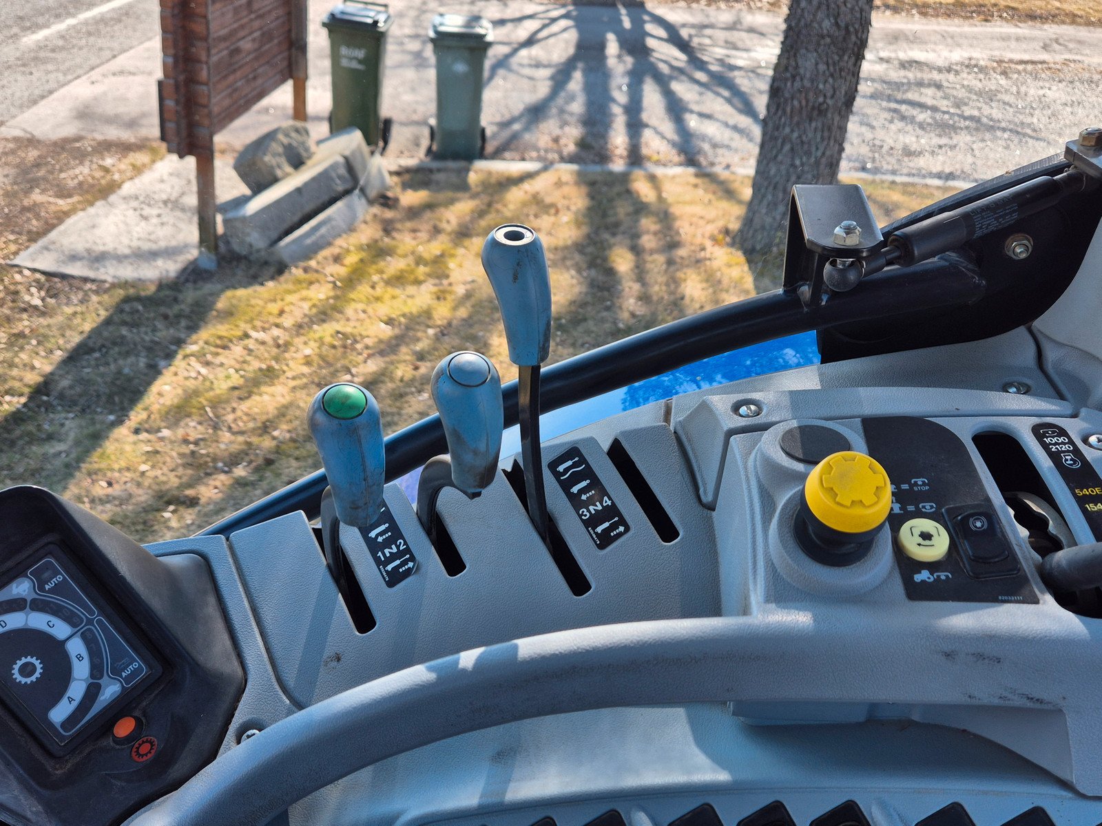 New Holland 6030 23 new holland 6030 117 ch 3 258 h 2008