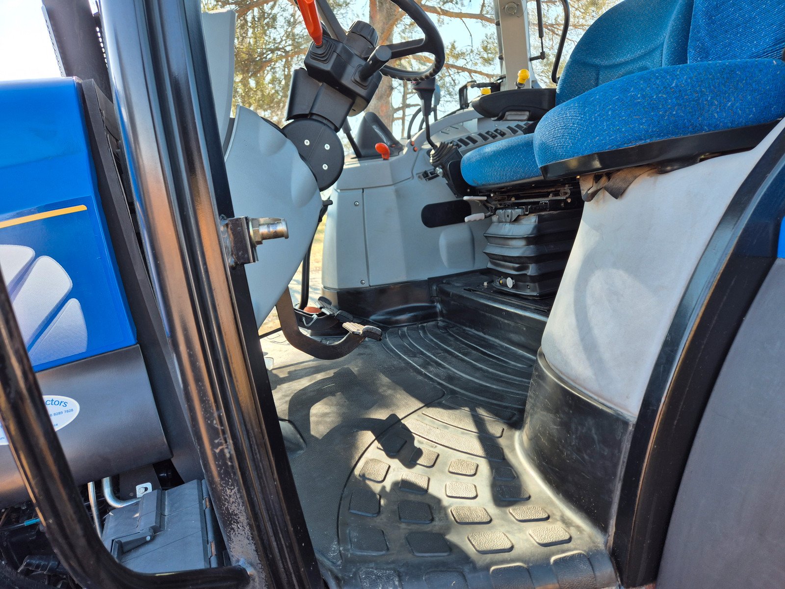 New Holland 6030 26 new holland 6030 117 ch 3 258 h 2008