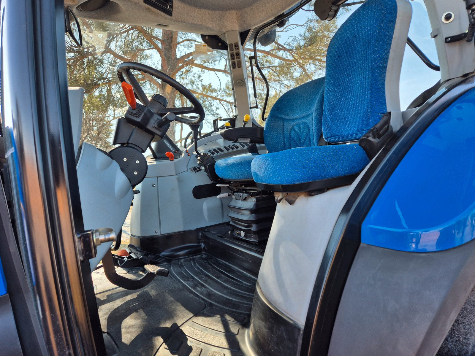 New Holland 6030 3 new holland 6030 117 ch 3 258 h 2008