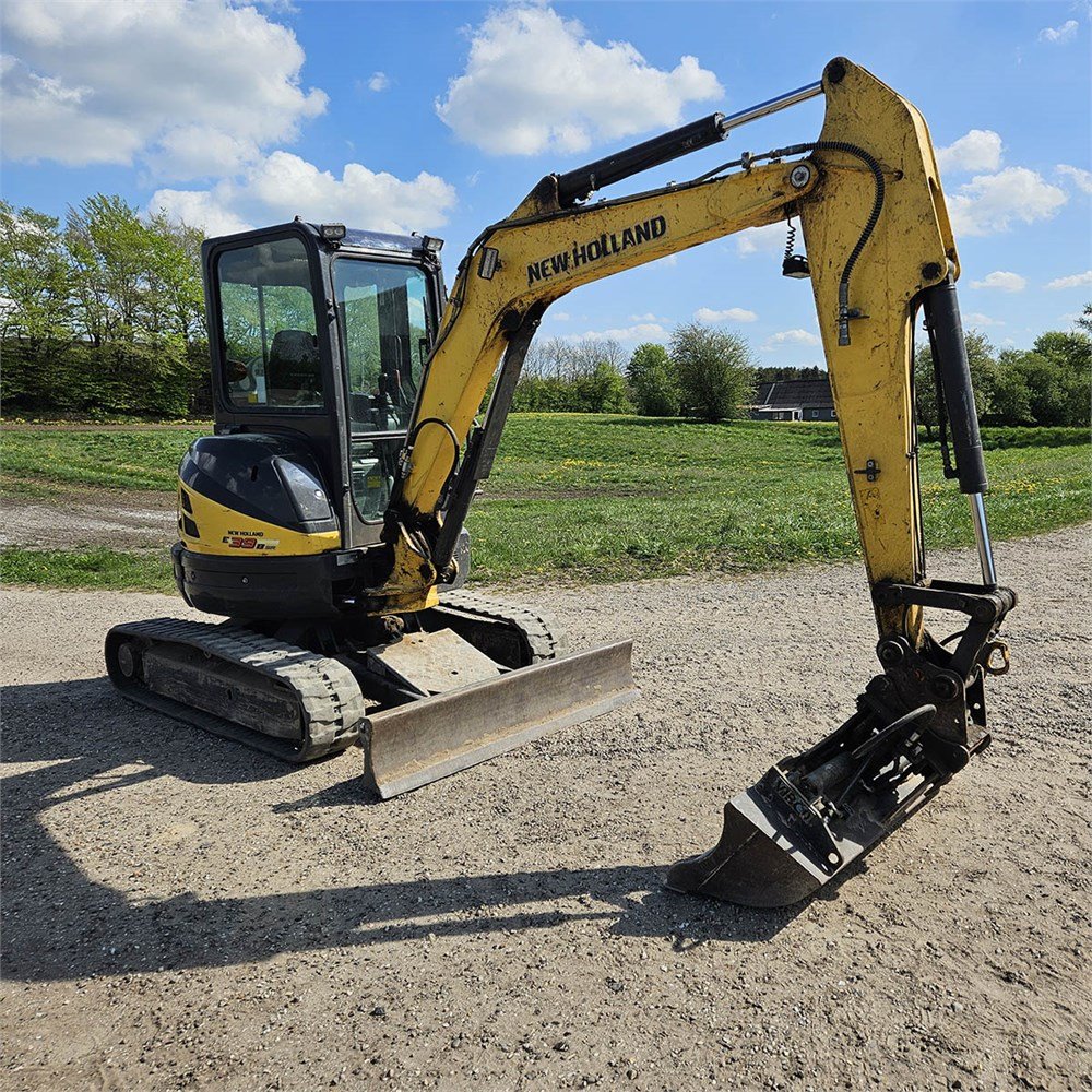 New Holland E39 B 1 new holland e39 b 4t 2 786 h 2015