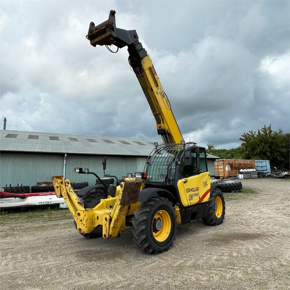 New Holland LM 1740 1 new holland lm 1740 – 17 m – 5 200 h – 2003