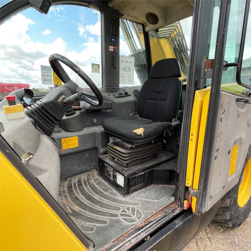 New Holland LM 1740 3 new holland lm 1740 – 17 m – 5 200 h – 2003