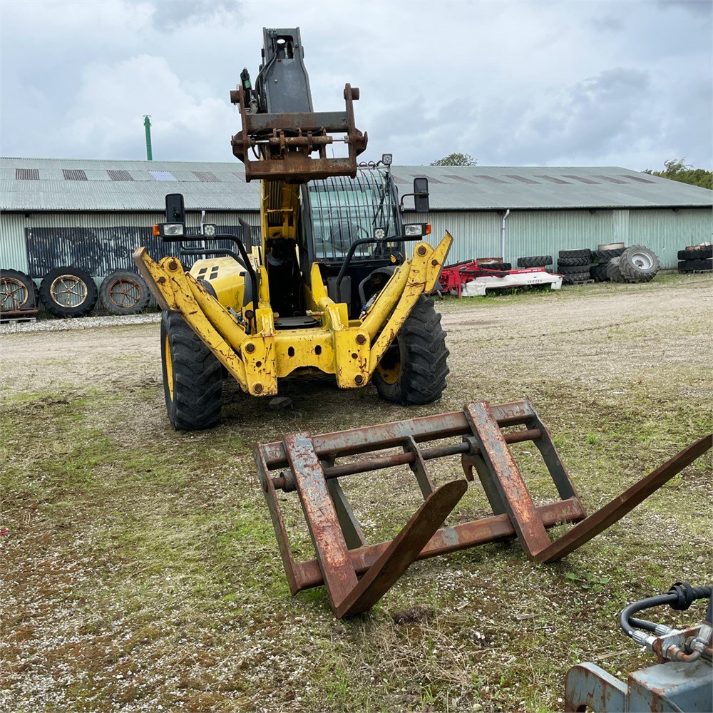 New Holland LM 1740 8 new holland lm 1740 – 17 m – 5 200 h – 2003