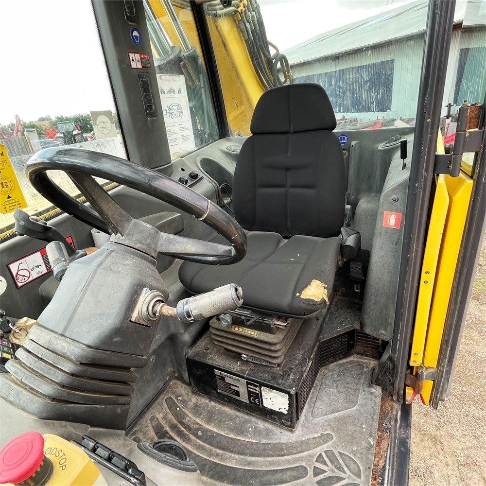 New Holland LM 1740 9 new holland lm 1740 – 17 m – 5 200 h – 2003