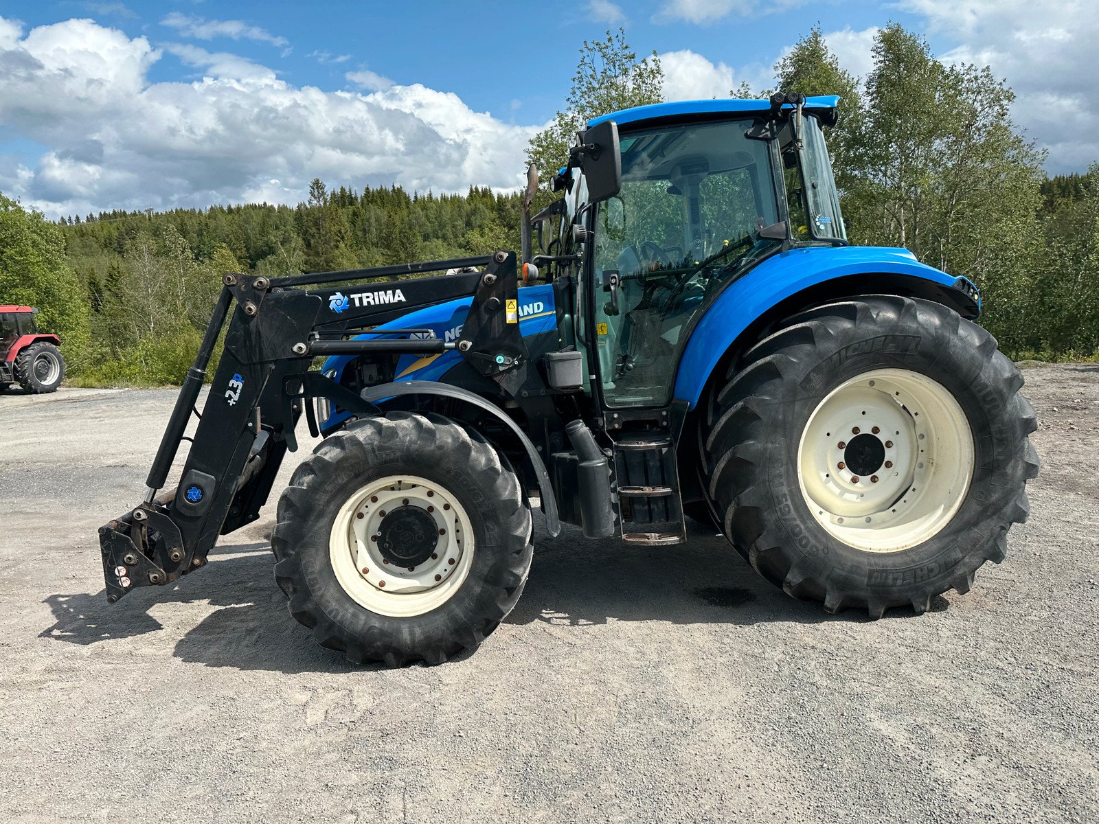 New Holland T5.115 1 new holland t5.115 – 115ch – 2 230 h – 2013