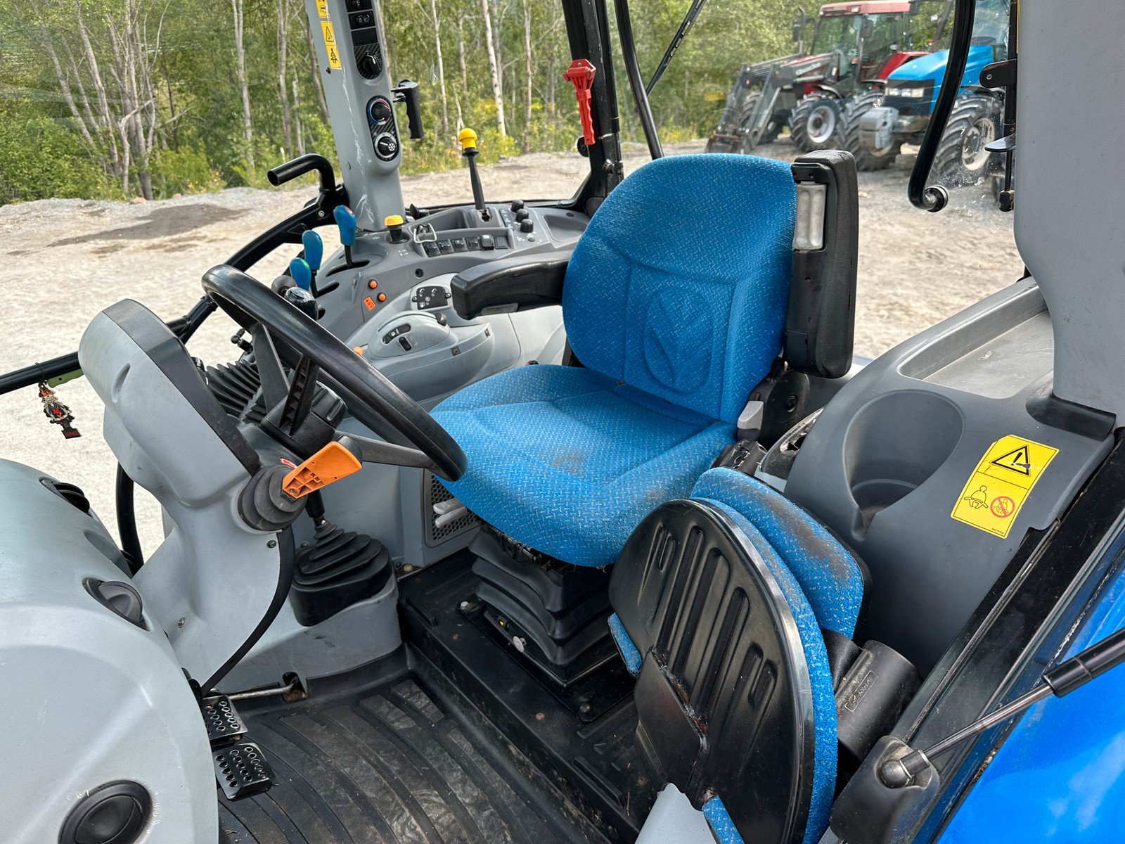 New Holland T5.115 5 new holland t5.115 – 115ch – 2 230 h – 2013