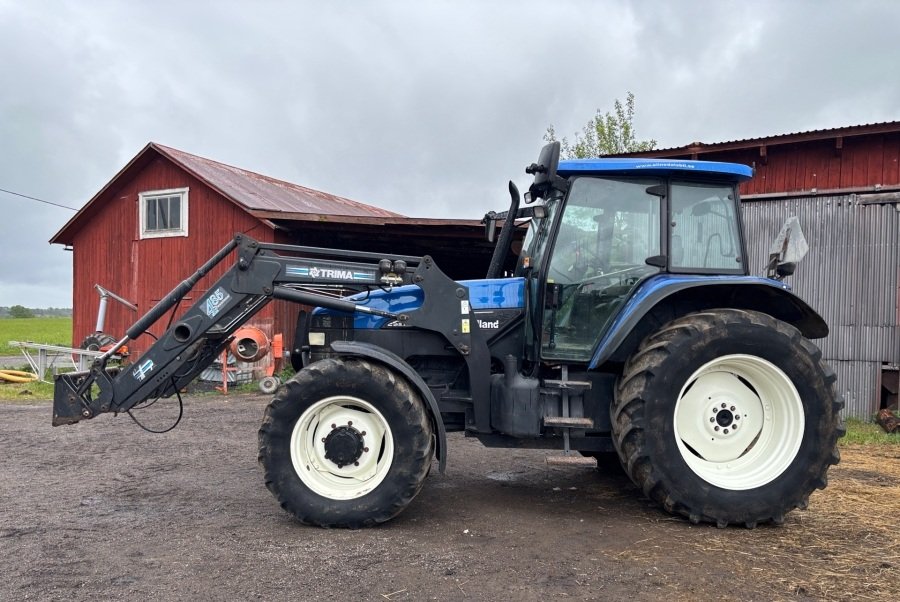 New Holland TM120 1 new holland tm120 122 ch 7 250 h 2003
