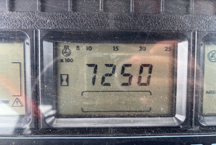 New Holland TM120 3 new holland tm120 122 ch 7 250 h 2003