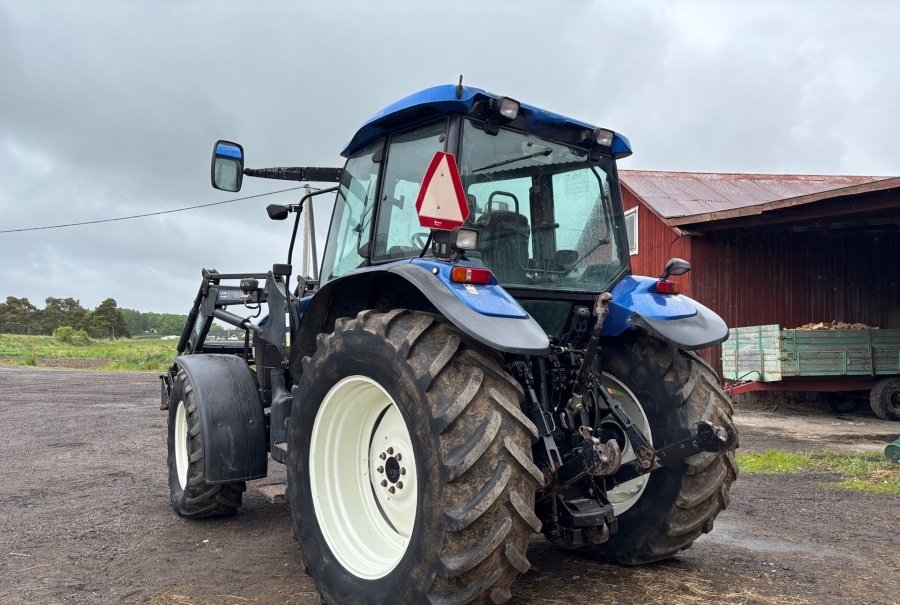 New Holland TM120 4 new holland tm120 122 ch 7 250 h 2003