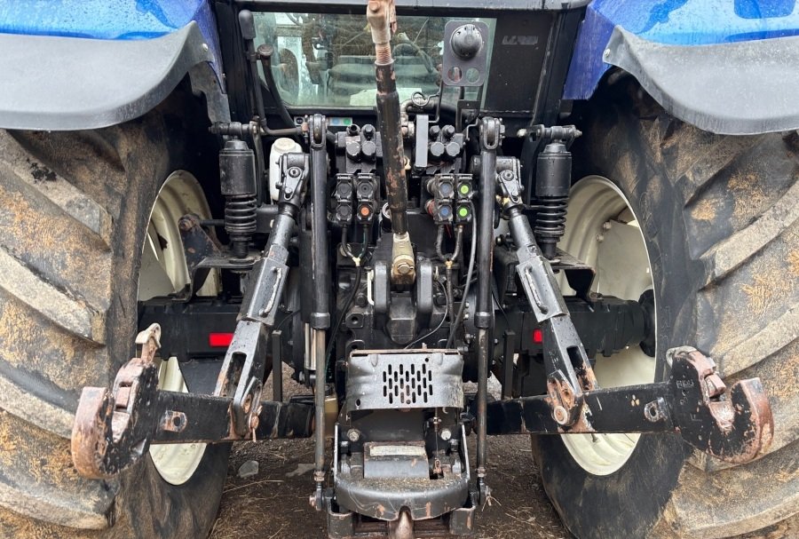 New Holland TM120 5 new holland tm120 122 ch 7 250 h 2003