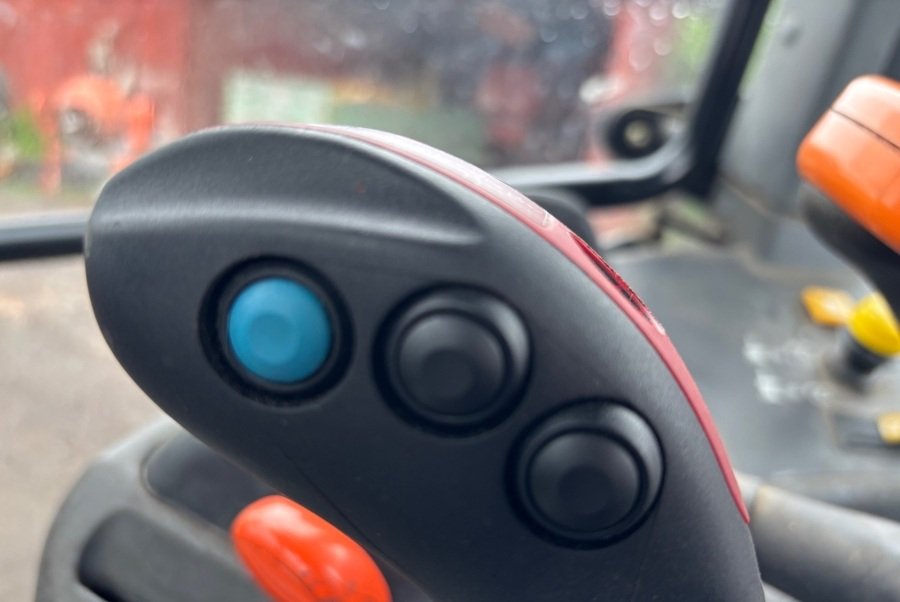 New Holland TM120 7 new holland tm120 122 ch 7 250 h 2003