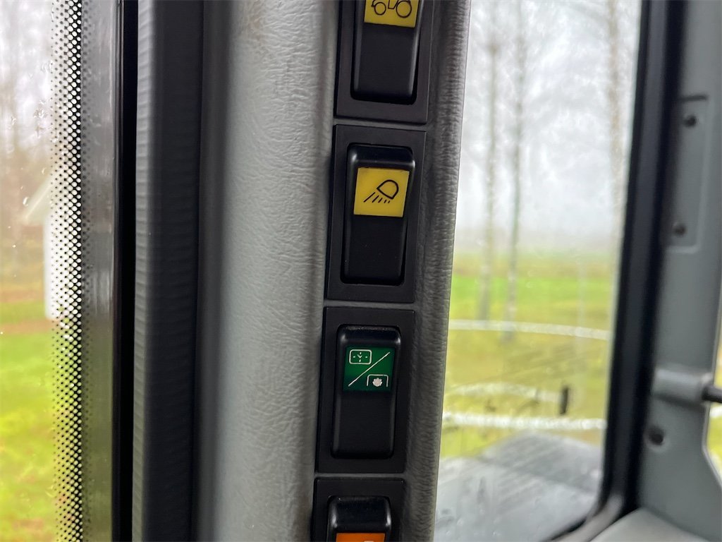 Valtra A75-4 61 valtra a75 4 – 75ch – 2006 – 2 849 h