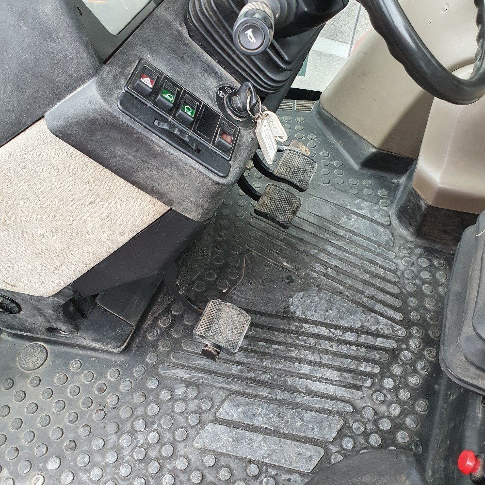 a01f905a-dc85-4d2b-8a92-c58b48df2fd9_largesize case ih cvx 170 – 170ch 2007 6 300 h