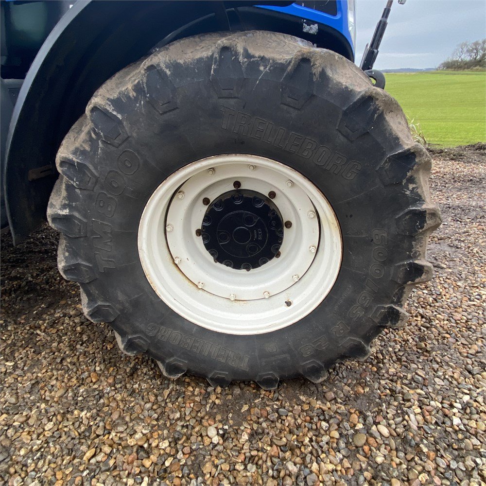 a15f2d29-18f8-4f61-95e8-de41d4e87eb6_largesize new holland t7.220 – 167 ch – 2013 – 6 308 h