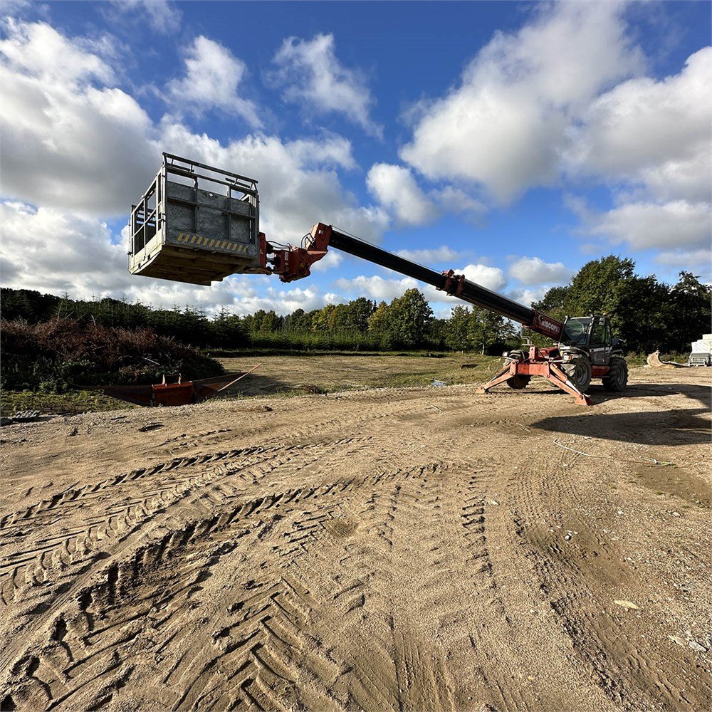 a1a8676f-c1f1-42ba-a454-2677966da7fe_largesize manitou mt 1740 – 17 m – 6 407 h – 2004