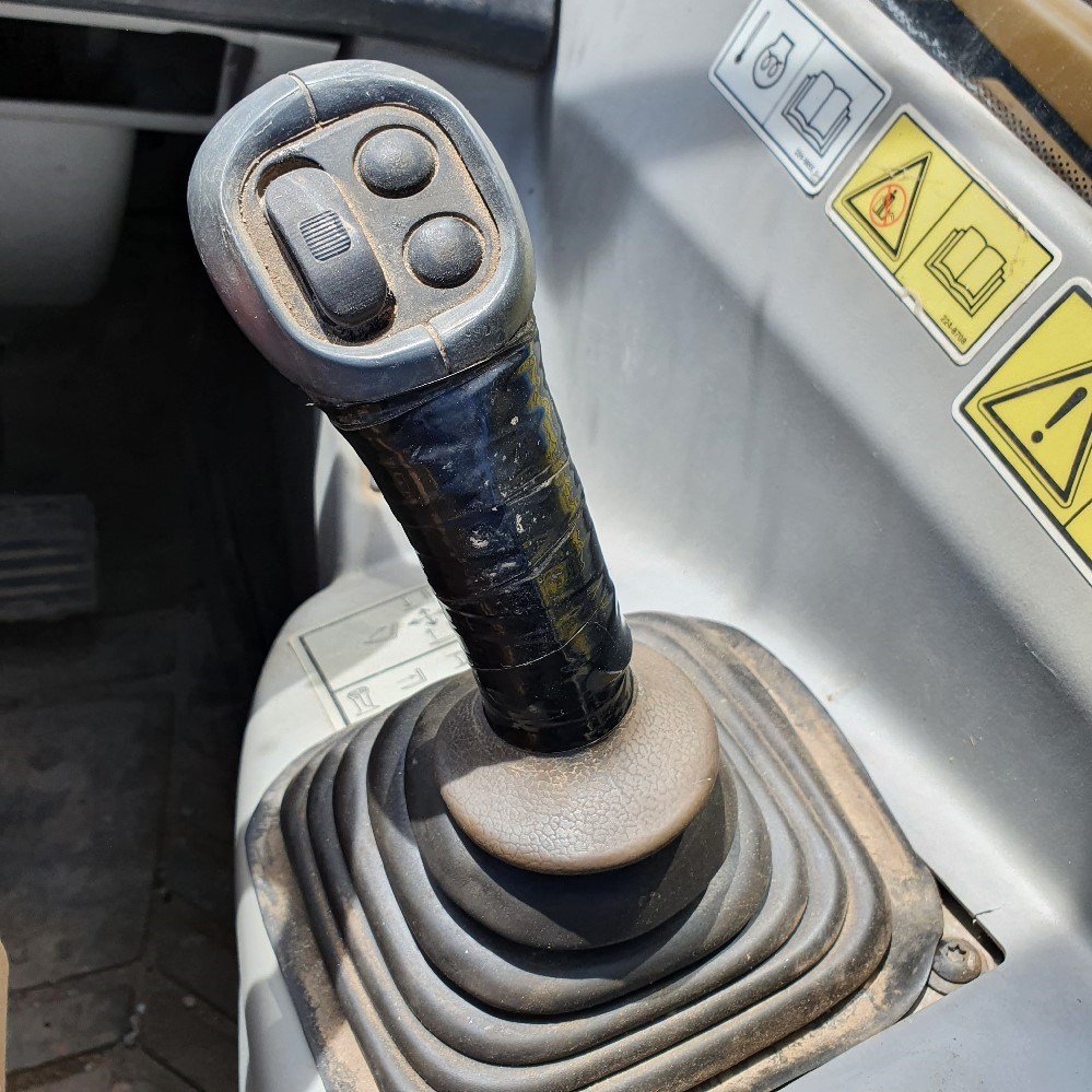 a24551f1-e602-45cb-a288-e59445346c6b_largesize caterpillar th350b – 11 m – 3 450 h – 2004