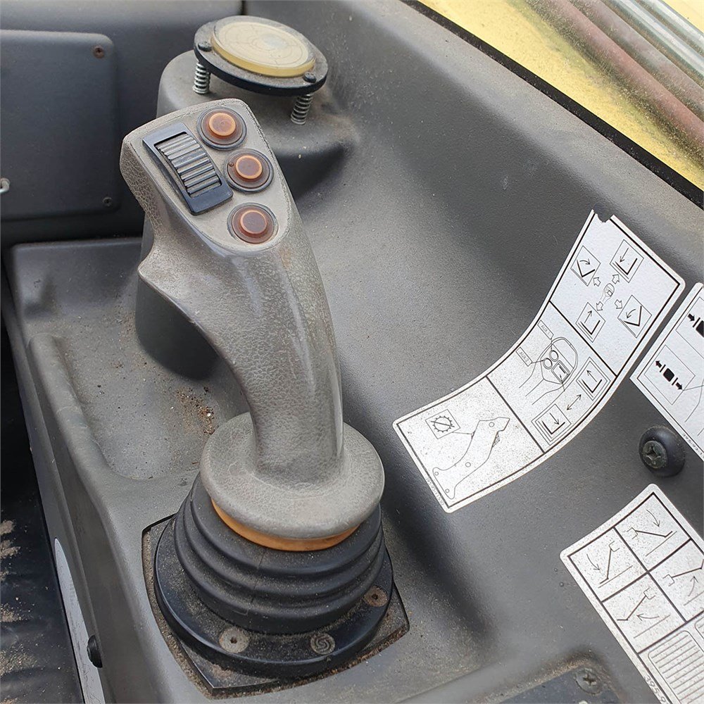 a4a2ffd3-8cd8-4aef-9700-f0eb8efb24e8_largesize komatsu wh 716 – 16 m – 2 250 h – 2005