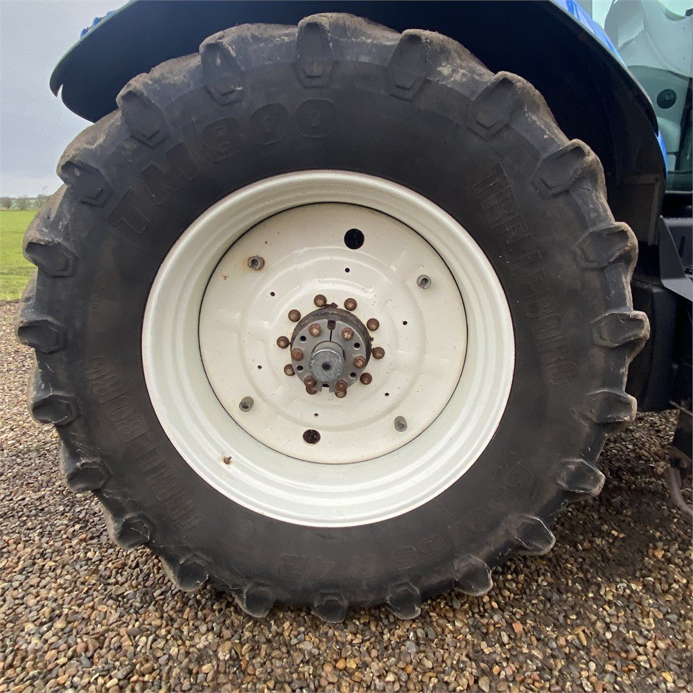 a8180312-61b8-4888-8432-3abff36e99ee_largesize new holland t7.220 – 167 ch – 2013 – 6 308 h