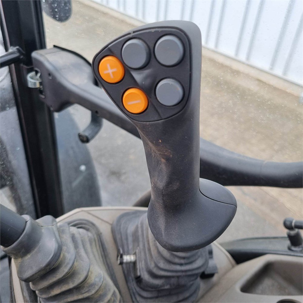 a8c6446c-9799-4e6a-9d12-c8667f4f2e20_largesize case ih 85 c farmall 85 ch 2021 460h