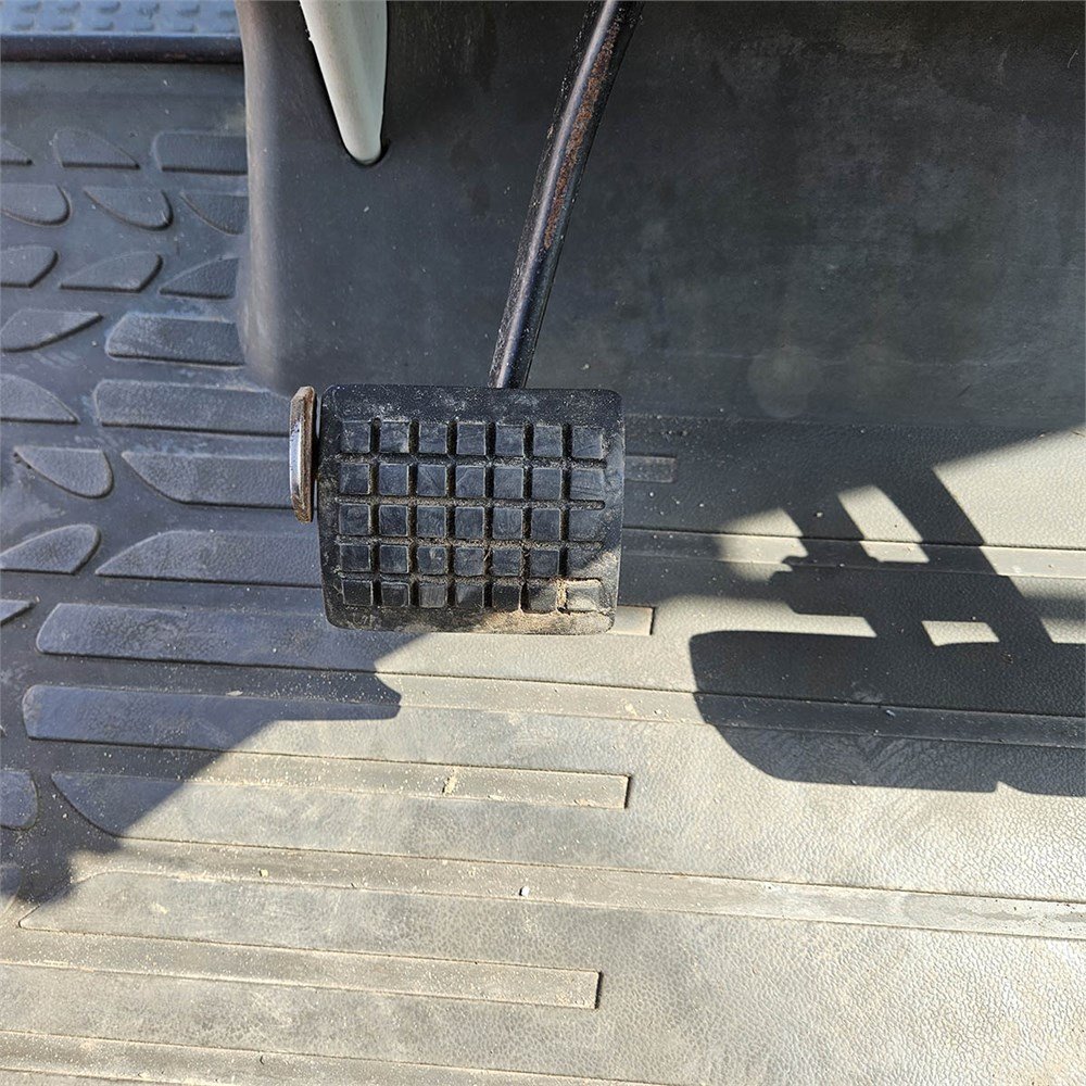 ab110bdf-e909-4269-9a7f-af071fe315a7_largesize massey ferguson 6480 145 ch 8 574 h 2004