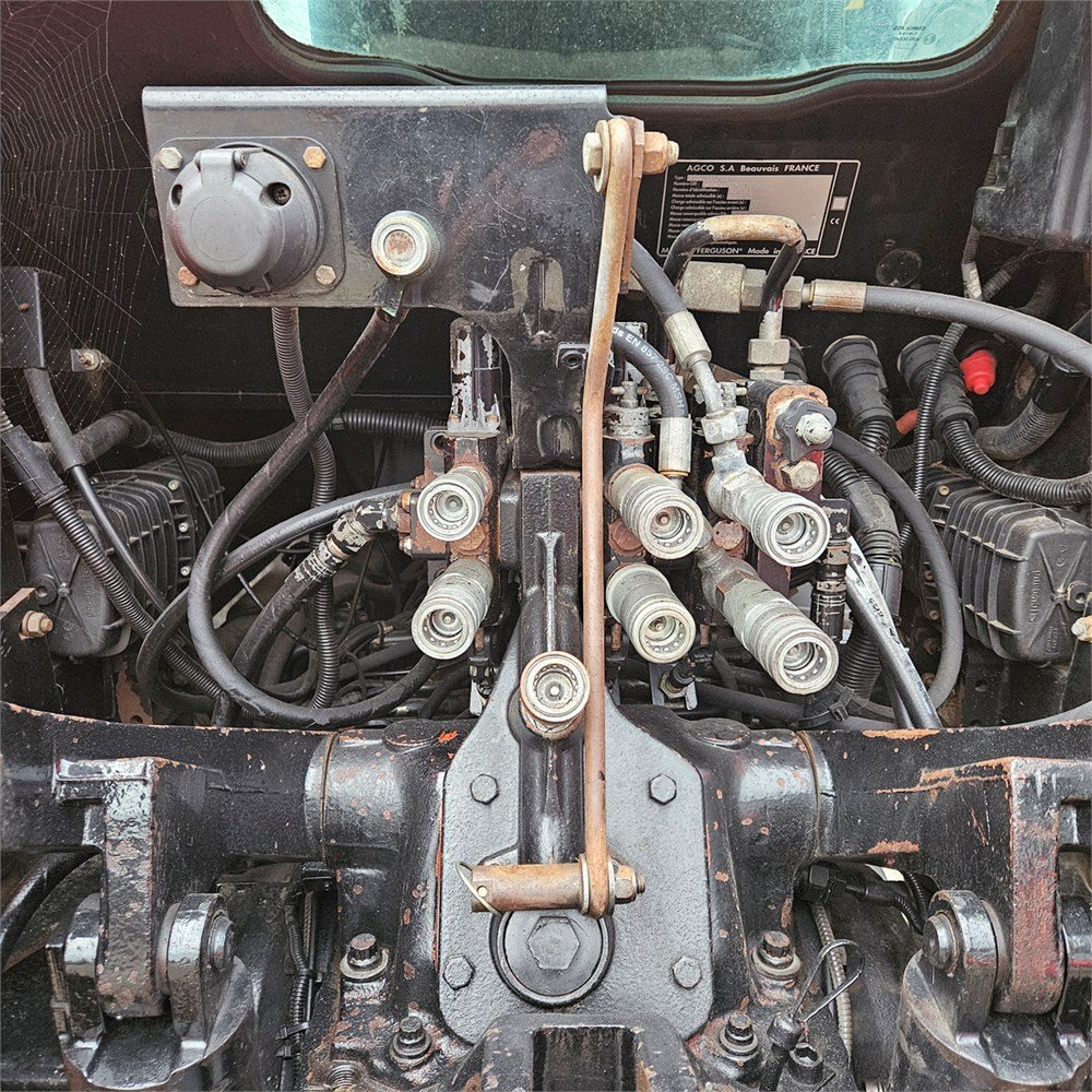 ac84d56d-6b25-4db3-813a-313ead58d64b_largesize massey ferguson 6465 dyna 6 – 120 ch – 8 053 h – 2006