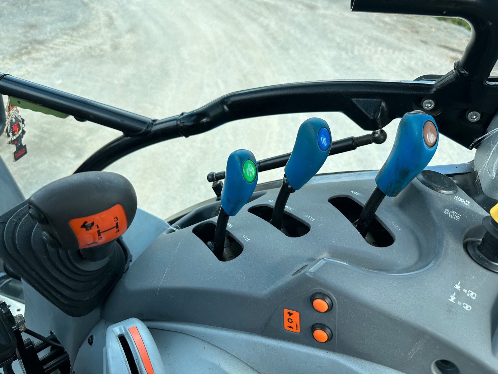 afe63e6e-9999-4bd6-b765-36b455a12742 new holland t5.115 – 115ch – 2 230 h – 2013