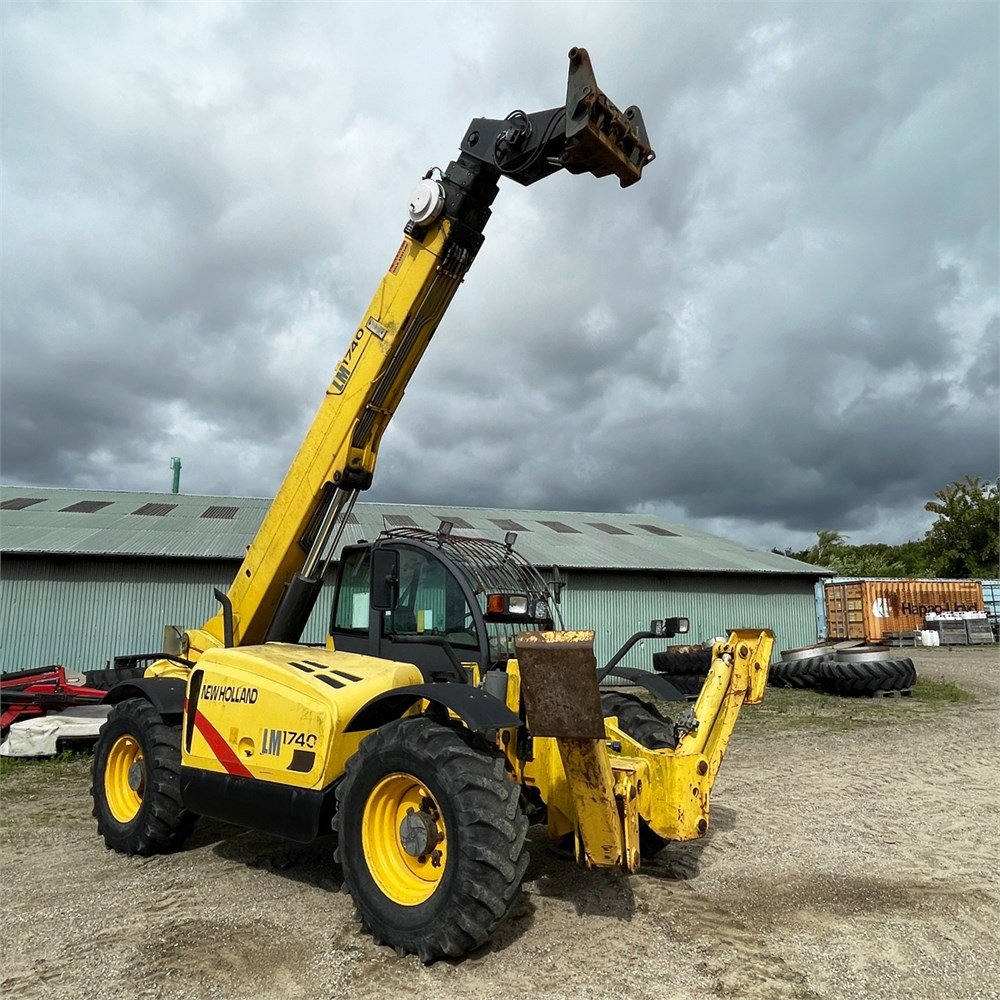 b0eaf608-55ee-4ec9-97c4-61d74f24c79a_largesize new holland lm 1740 – 17 m – 5 200 h – 2003