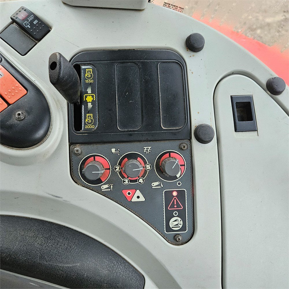 b287386b-7313-4092-ba27-812439672877_largesize massey ferguson 6465 dyna 6 – 120 ch – 8 053 h – 2006