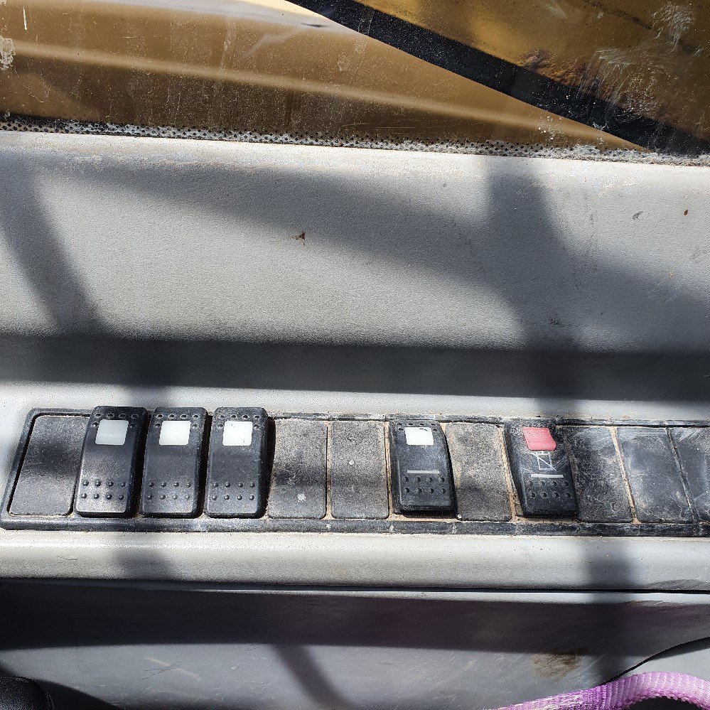 b6217a30-76e8-4f3e-8a1f-77bf482cc760_largesize caterpillar th350b – 11 m – 3 450 h – 2004