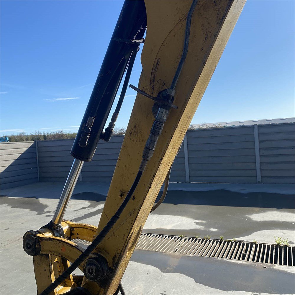 b782fb47-d241-4f56-aa43-6c6544315ef2_largesize caterpillar 302.2d – 2t2 – 5 415 h – 2013