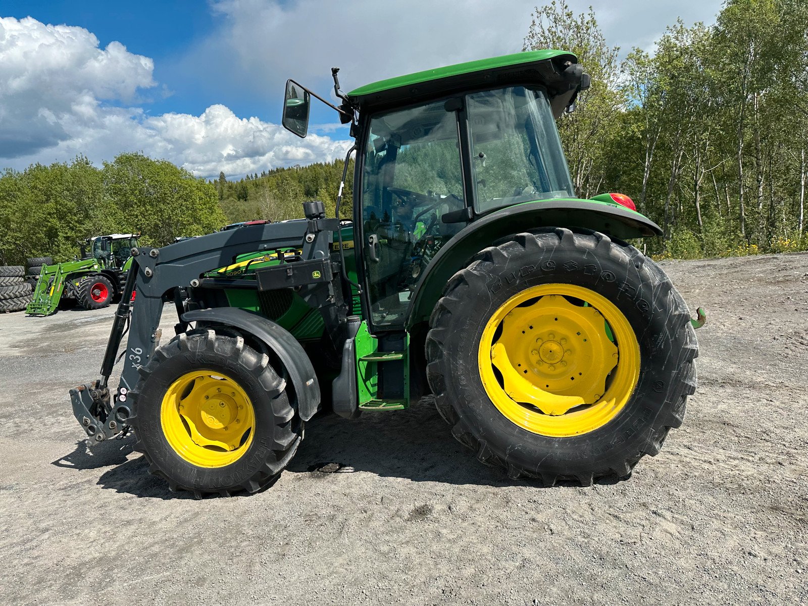 b8450ffd-2324-48b1-8cd1-a073542248da john deere 5090r – 98 ch – 3 985 h – 2009