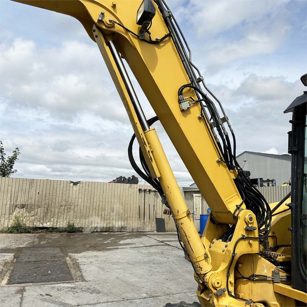 b9ad0b30-363b-4247-856a-f4b02324d535_largesize komatsu pc88mr 8 8t8 5 250 h 2014