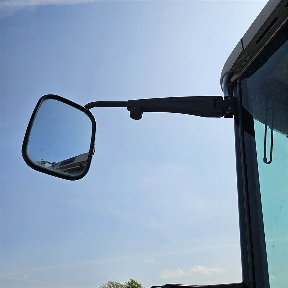 babc6db9-2304-4f5e-9c81-ee5cbd01e89d_largesize massey ferguson 6480 145 ch 8 574 h 2004