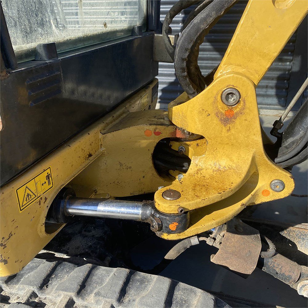 bafc0926-6221-4616-ae76-1d99166a0c99_largesize caterpillar 302.2d – 2t2 – 5 415 h – 2013