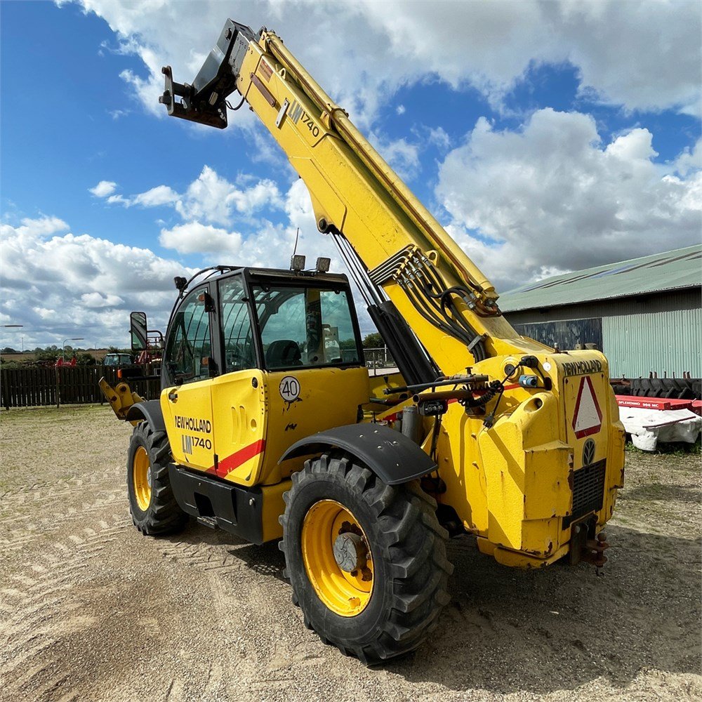 bb26802f-01e9-4373-994d-dd342c4ad2fe_largesize new holland lm 1740 – 17 m – 5 200 h – 2003