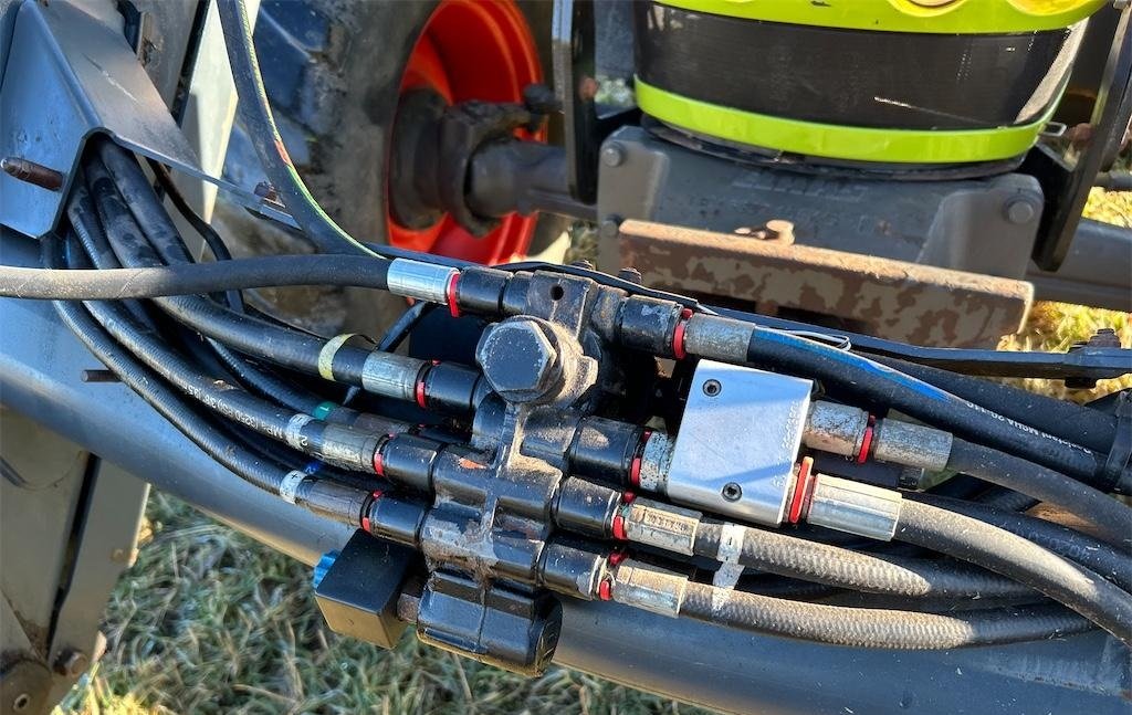 big_219962_2801851 claas 630c arion avec chargeur – 154 ch – 2011 – 6 199 h