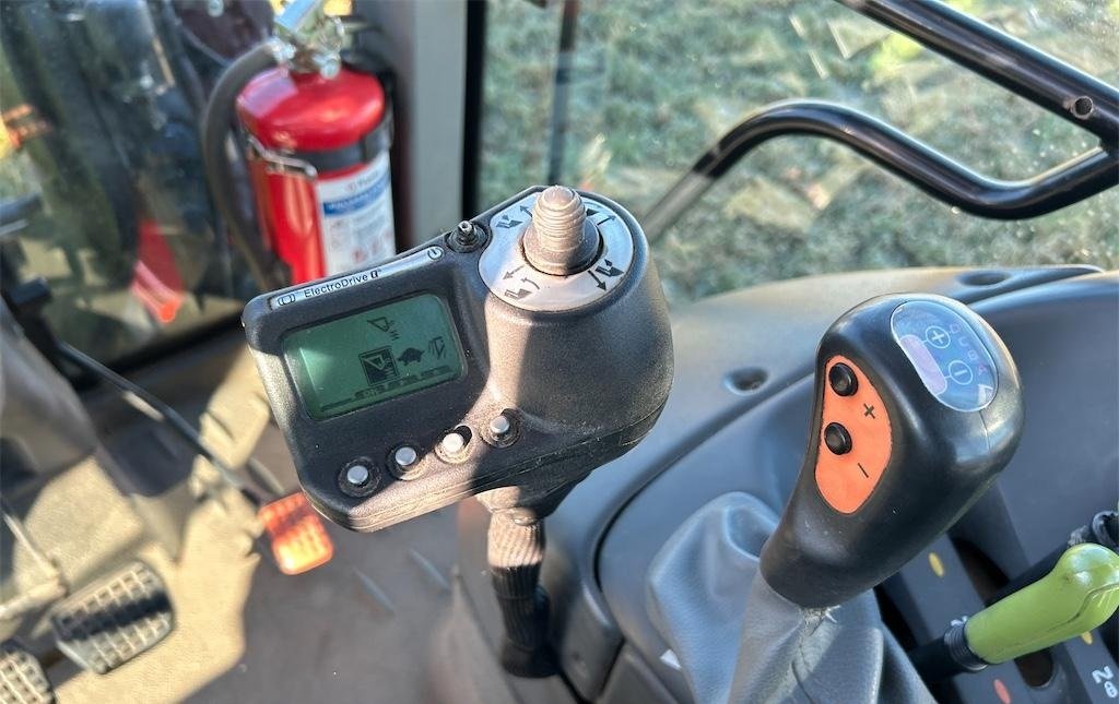 big_219962_2801892 claas 630c arion avec chargeur – 154 ch – 2011 – 6 199 h