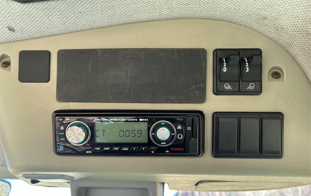 big_219962_2801898 claas 630c arion avec chargeur – 154 ch – 2011 – 6 199 h