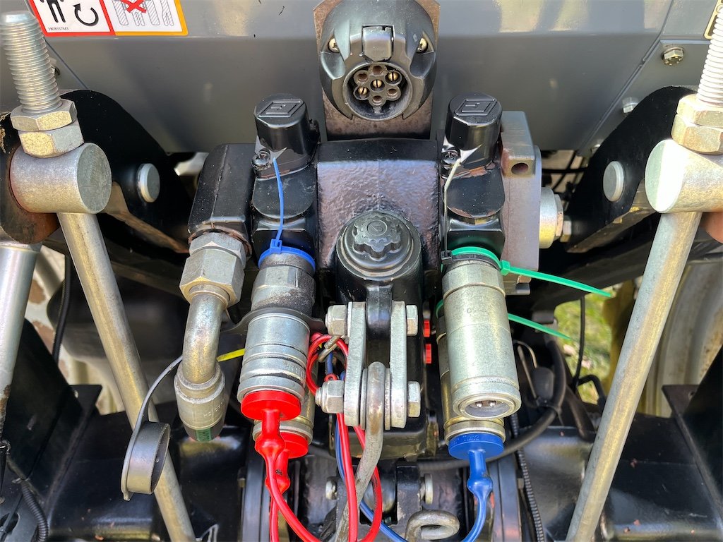 big_223759_2886984 massey ferguson 4335 4 – 79 ch – 2002 – 3 876 h