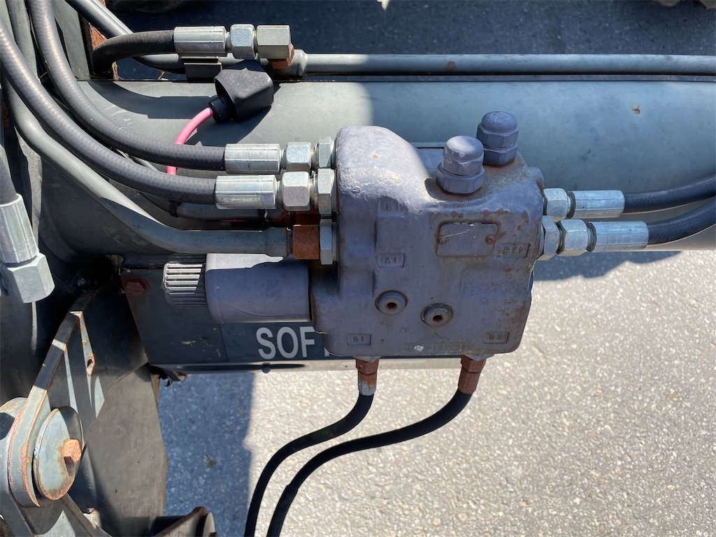 big_232271_3106901 new holland tm115 4wd 106 ch 10 328 h 2002