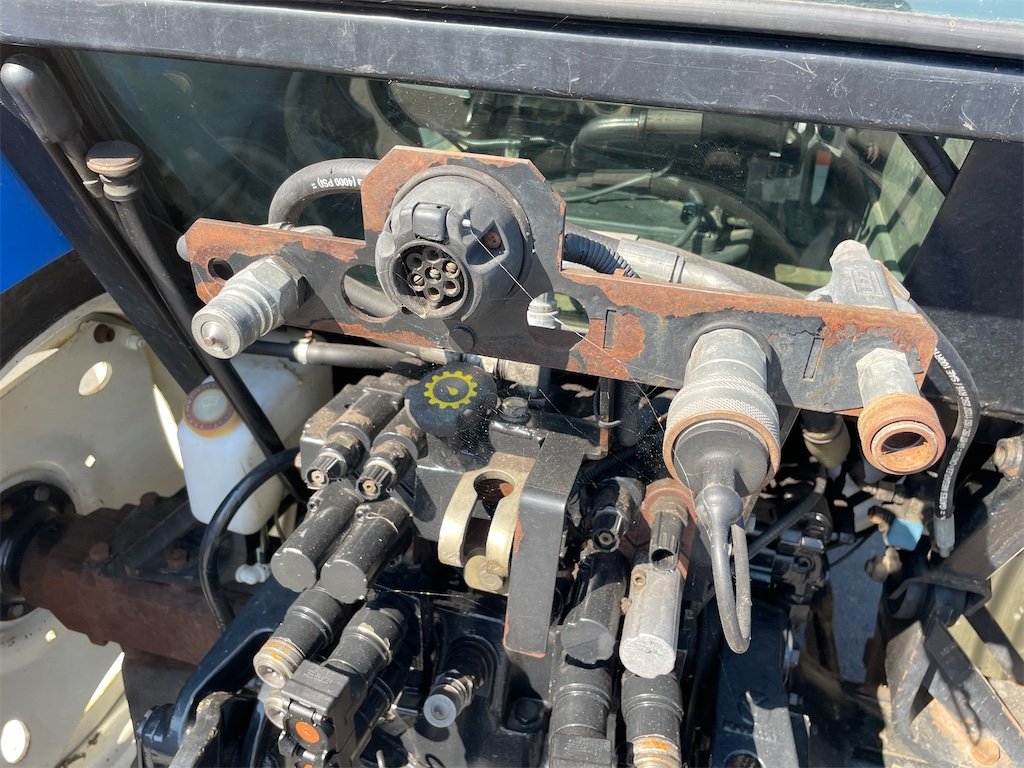 big_232271_3106929 new holland tm115 4wd 106 ch 10 328 h 2002