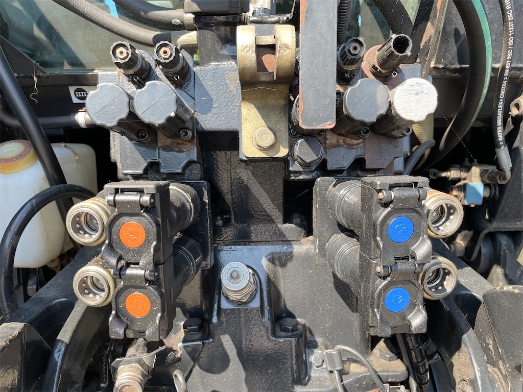 big_232271_3106933 new holland tm115 4wd 106 ch 10 328 h 2002