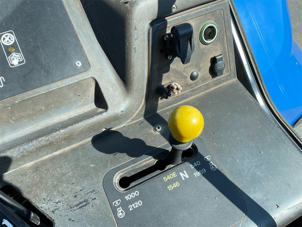 big_232271_3106956 new holland tm115 4wd 106 ch 10 328 h 2002