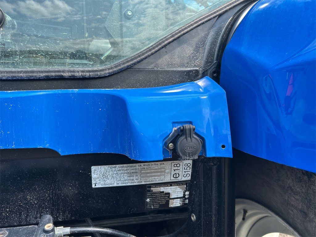 big_232848_3121628 new holland ts 100a 4wd 101 ch 1 316 h 2005